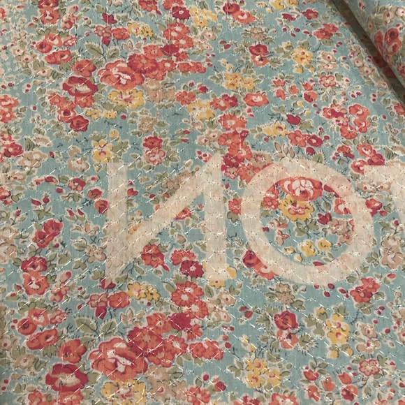 Louis Vuitton Limited Edition Sequin  Stole - Picture 12 of 15